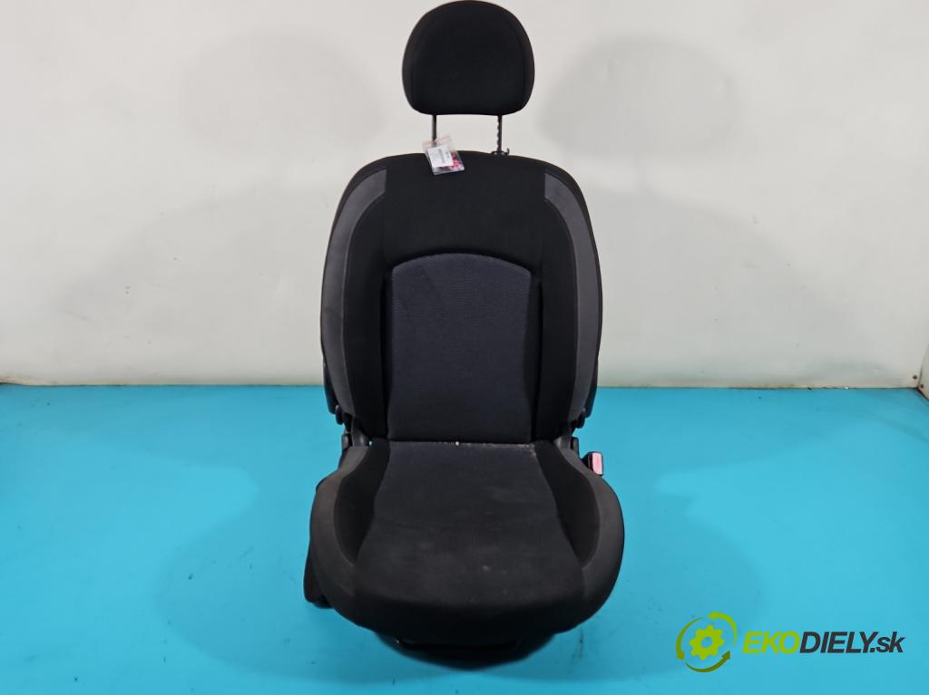 Peugeot 206 1.1 60 HP manual 44 kW 1124 cm3 3- Sedačka pravý  (Sedačky, sedadlá)
