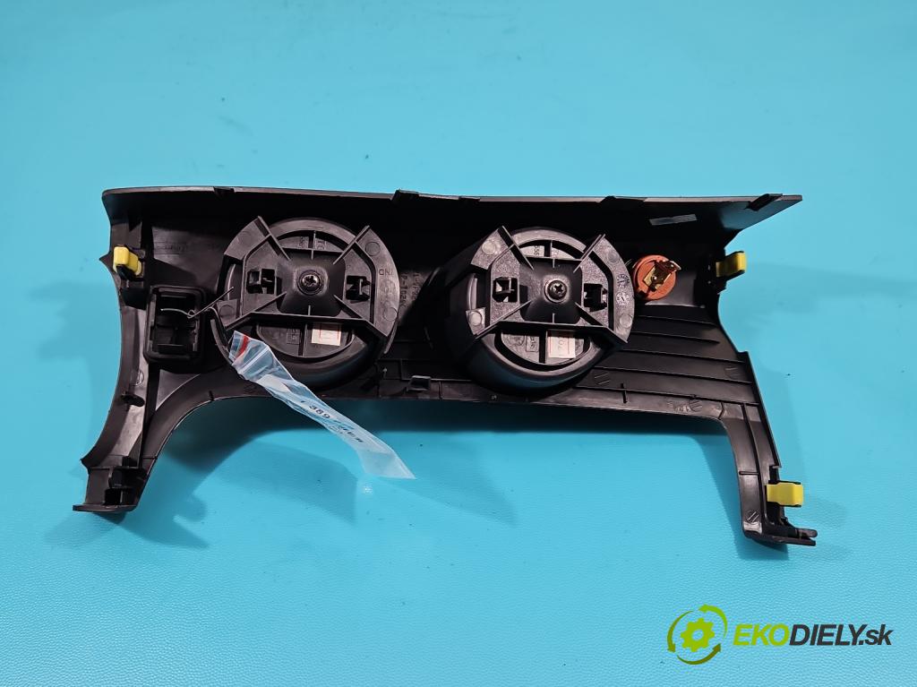 Toyota Verso 2009-2018 2.0 D4D 126 HP manual 93 kW 1998 cm3 5- Rukojeť: na nápoje:  (Úchyty, držiaky na nápoje)