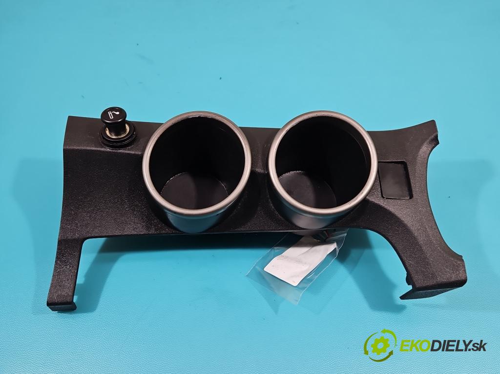 Toyota Verso 2009-2018 2.0 D4D 126 HP manual 93 kW 1998 cm3 5- Rukojeť: na nápoje:  (Úchyty, držiaky na nápoje)