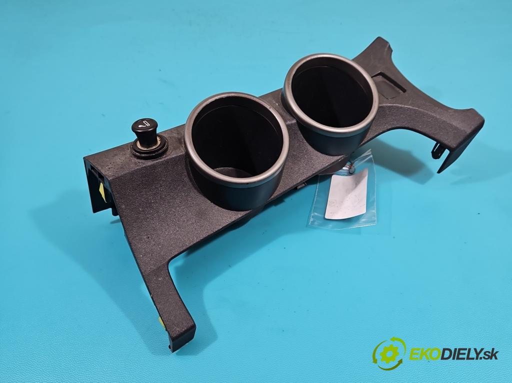 Toyota Verso 2009-2018 2.0 D4D 126 HP manual 93 kW 1998 cm3 5- Rukojeť: na nápoje:  (Úchyty, držiaky na nápoje)