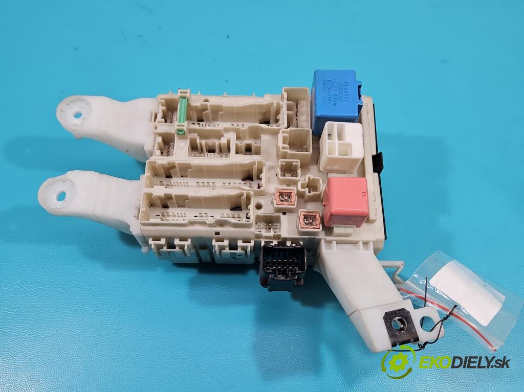 Toyota Verso 2009-2018 2.0 D4D 126 hp manual 93 kW 1998 cm3 5- skříňka pojistková 82730-0F051-C (Pojistkové skříňky)