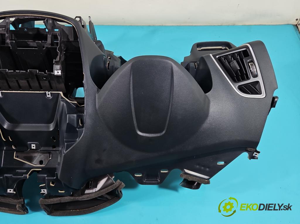 Ford C-Max II 2010-2019 1.6 tdci 116 HP manual 85 kW 1560 cm3 5- kokpit,pristrojová doska rozdeľovacia