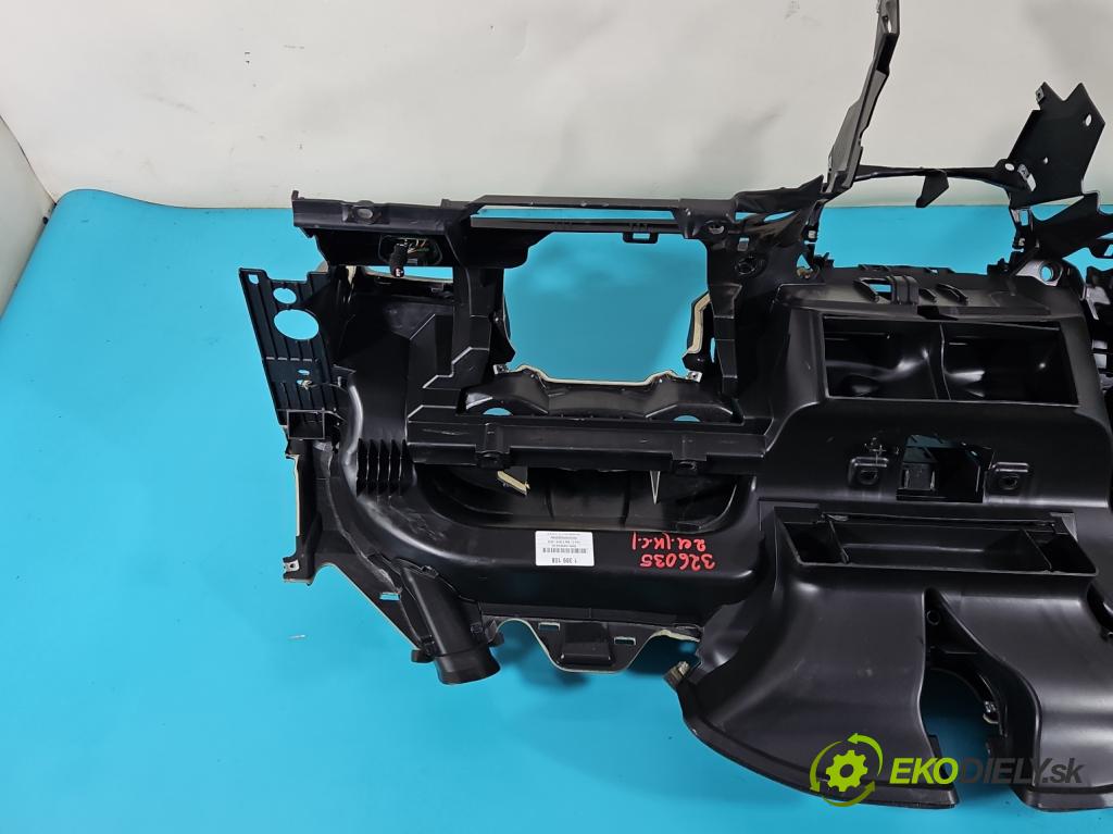 Ford C-Max II 2010-2019 1.6 tdci 116 HP manual 85 kW 1560 cm3 5- kokpit,pristrojová doska rozdeľovacia