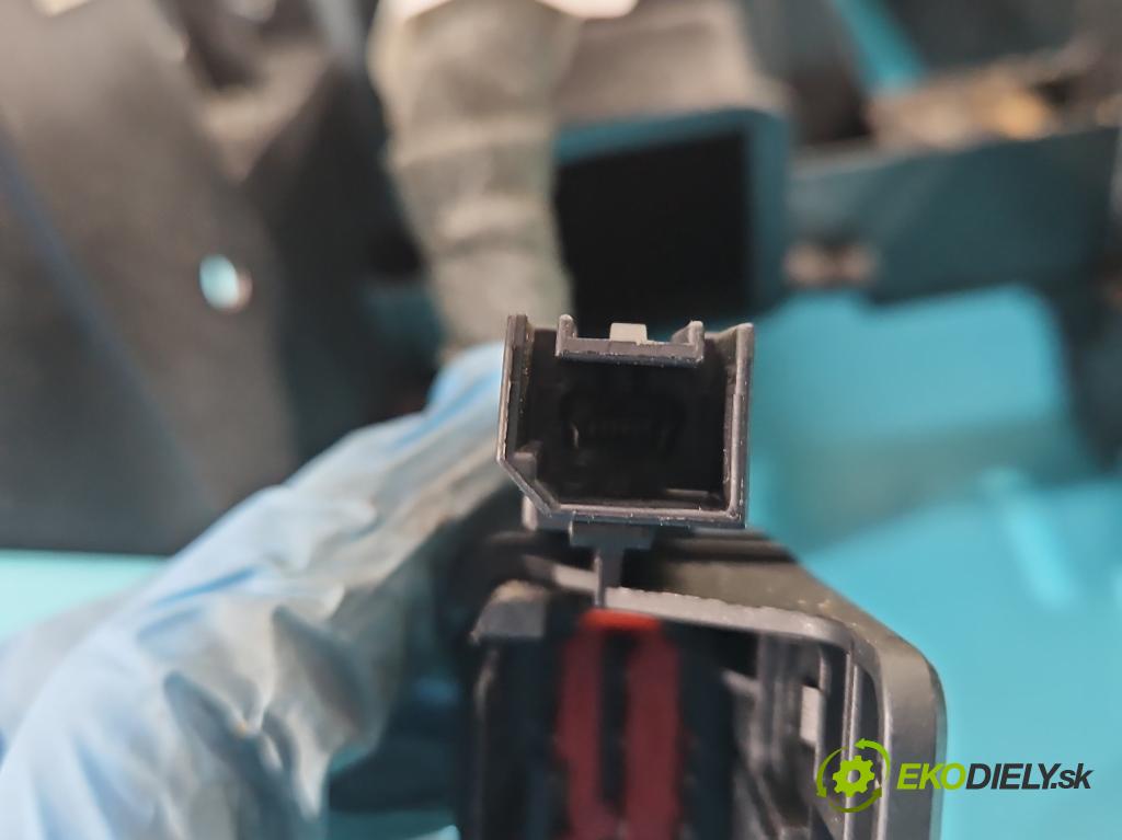 Ford C-Max II 2010-2019 1.6 tdci 116 HP manual 85 kW 1560 cm3 5- operadlo BD25954 (Lakťové opierky)