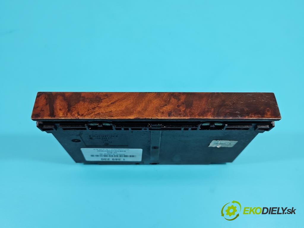 Vw Bora 1.9 tdi 131 HP manual 96 kW 1896 cm3 4- Rukojeť: na nápoje: 1J0858601D (Úchyty, držiaky na nápoje)