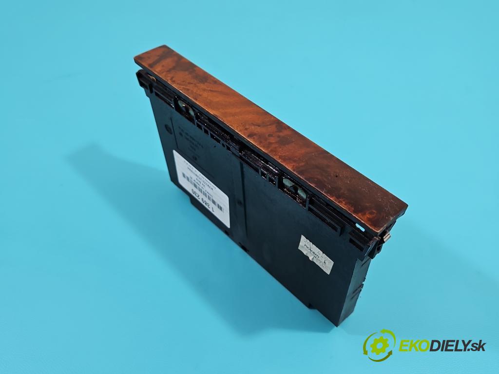 Vw Bora 1.9 tdi 131 HP manual 96 kW 1896 cm3 4- Rukojeť: na nápoje: 1J0858601D (Úchyty, držiaky na nápoje)