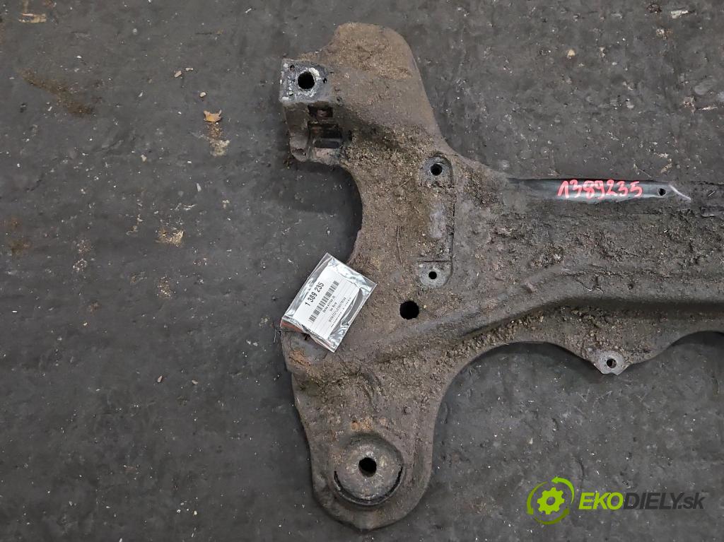 Vw Bora 1.9 tdi 131 HP manual 96 kW 1896 cm3 4- výstuha motora