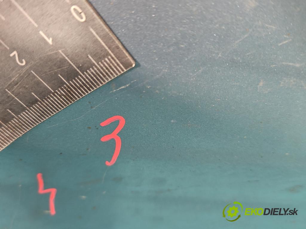 Toyota Corolla E12 2001-2009 1.6 vvti 110 HP manual 81 kW 1598 cm3 5- dvere predné ľavé (Ostatné)