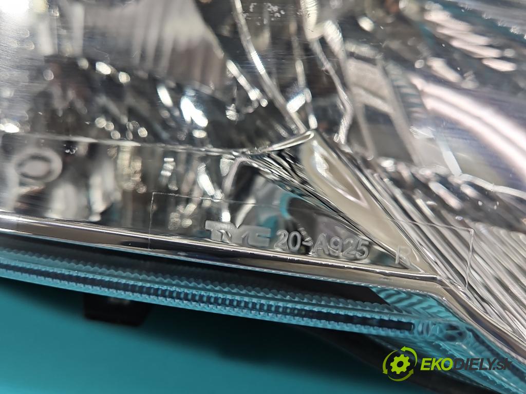 Toyota Corolla E12 2001-2009 1.6 vvti 110 HP manual 81 kW 1598 cm3 5- Reflektor: pravý  (Pravé)