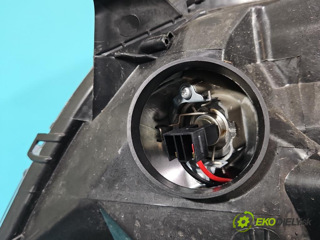 Toyota Corolla E12 2001-2009 1.6 vvti 110 HP manual 81 kW 1598 cm3 5- Reflektor: pravý  (Pravé)