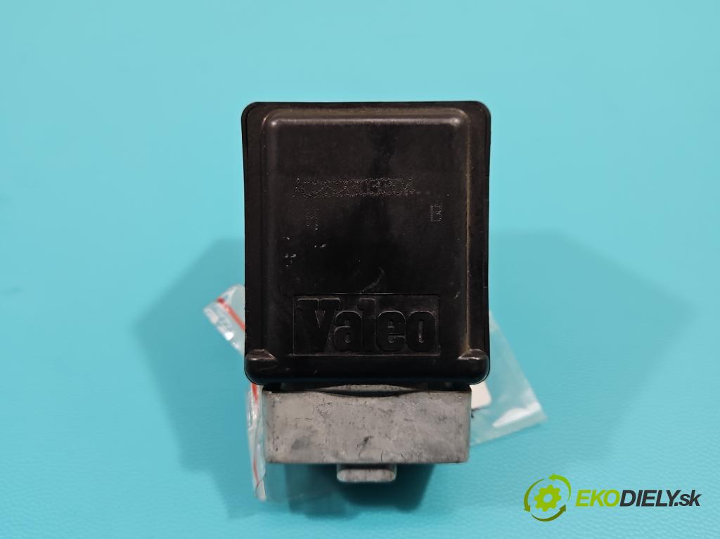 Renault Scenic II 2003-2009 1.9 dci 106 HP manual 78 kW 1870 cm3 5- Blokáda: řízení: 8200033233 (Ostatné)