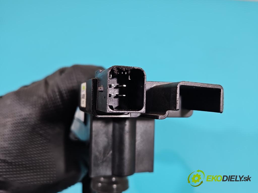 Citroen Xsara Picasso 2.0 16V 136 HP automatic 100 kW 1997 cm3 5- cievka zapaľovacia 245098 (Zapaľovacie cievky, moduly)