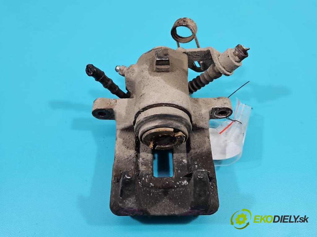 Audi A3 8L 1996-2003 1.9 tdi 90 hp manual 66 kW 1896 cm3 3- brzdič zadní levý  (Klika dveří ostatní)