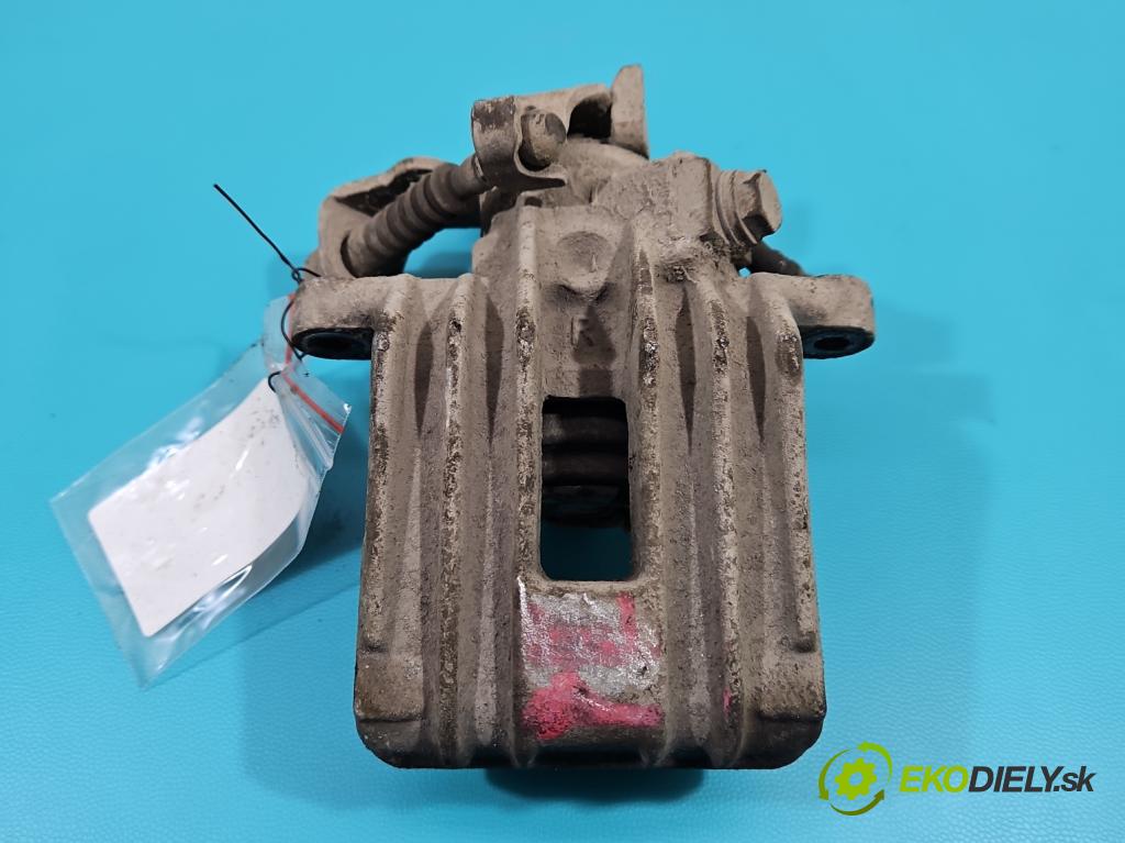 Audi A3 8L 1996-2003 1.9 tdi 90 hp manual 66 kW 1896 cm3 3- brzdič zadní levý  (Klika dveří ostatní)