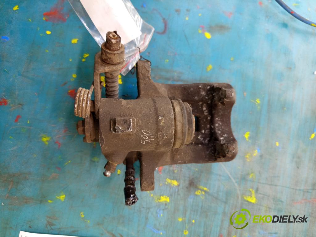 Audi A3 8L 1996-2003 1.9 tdi 90 hp manual 66 kW 1896 cm3 3- brzdič zadní levý  (Klika dveří ostatní)