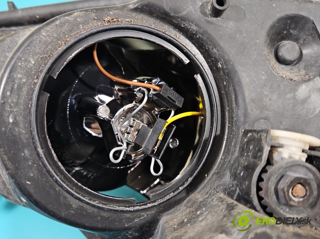 Peugeot 206 1.1 60 HP manual 44 kW 1124 cm3 3- Reflektor: pravý 9686606280 (Pravé)