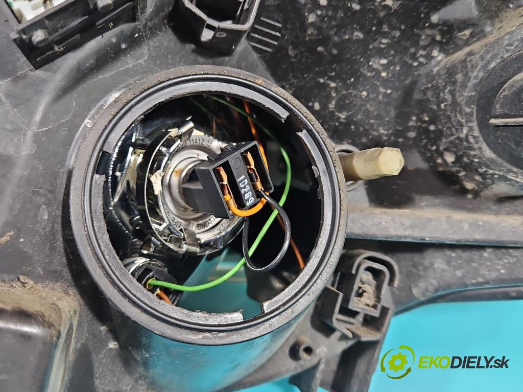 Peugeot 206 1.1 60 HP manual 44 kW 1124 cm3 3- Reflektor: pravý 9686606280 (Pravé)