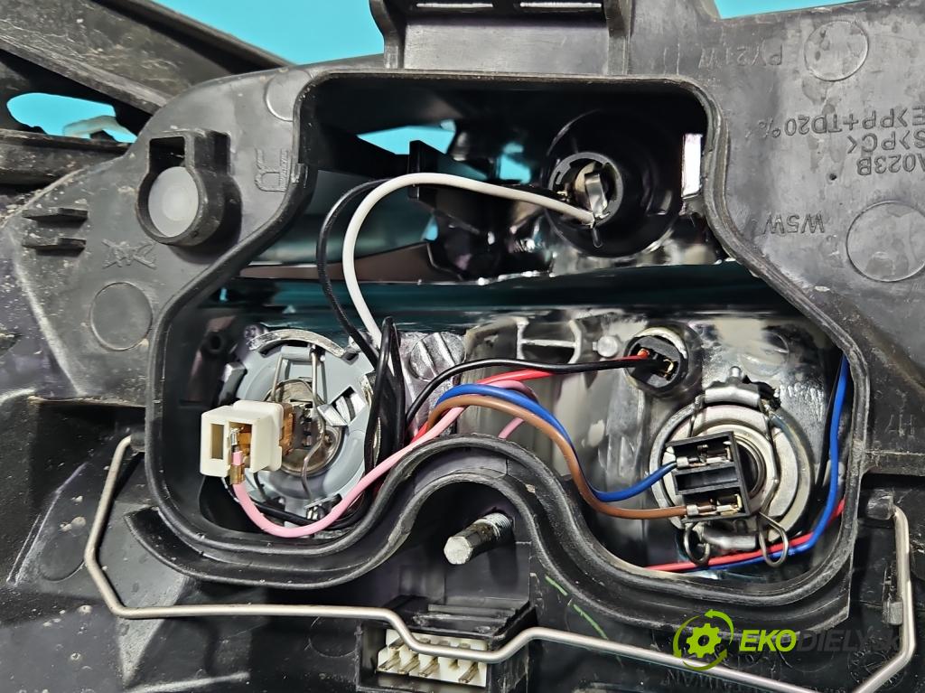 Citroen C3 I 2002-2009 1.4 hdi 90 HP manual 66 kW 1398 cm3 5- Reflektor: pravý  (Pravé)