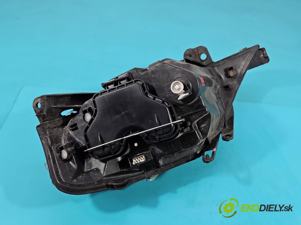 Citroen C3 I 2002-2009 1.4 hdi 90 HP manual 66 kW 1398 cm3 5- Reflektor: pravý  (Pravé)