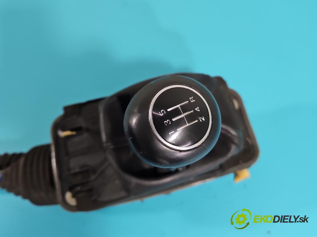 Audi A4 B6 2000-2004 1.9 tdi 131 HP manual 96 kW 1896 cm3 5- Páka: Změny: stupeň,rýchlosť  (Rýchlostné páky / kulisy)