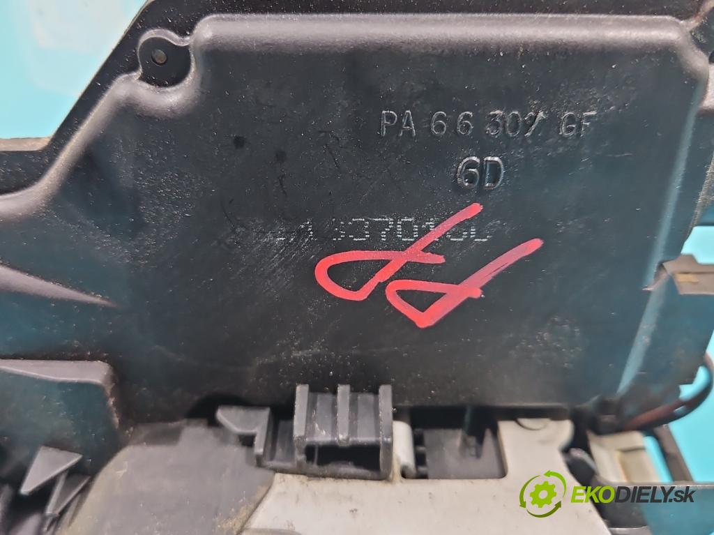Audi A4 B6 2000-2004 1.9 tdi 131 hp manual 96 kW 1896 cm3 5- zámek přední pravý