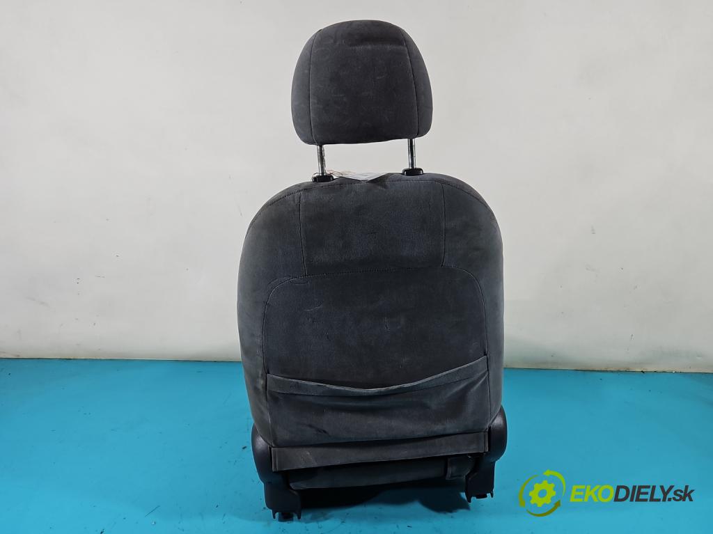 Toyota Yaris I 1999-2005 1.0 vvti 68 HP manual 50 kW 998 cm3 3- Sedačka ľavý  (Sedačky, sedadlá)