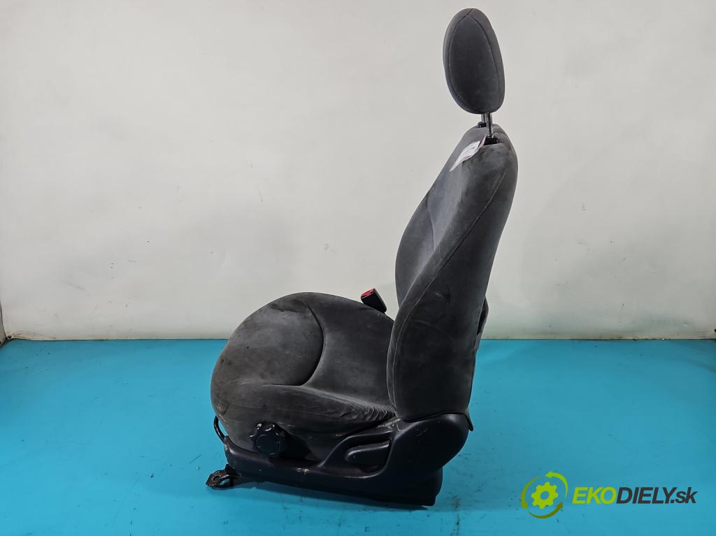 Toyota Yaris I 1999-2005 1.0 vvti 68 HP manual 50 kW 998 cm3 3- Sedačka ľavý  (Sedačky, sedadlá)