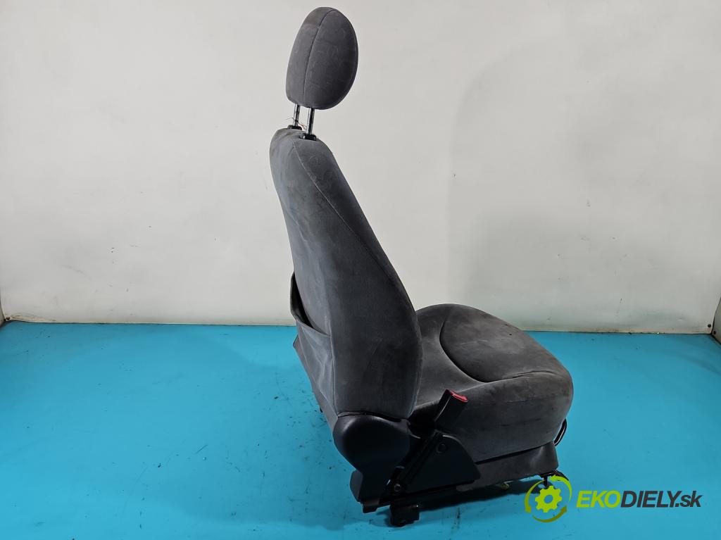 Toyota Yaris I 1999-2005 1.0 vvti 68 HP manual 50 kW 998 cm3 3- Sedačka ľavý  (Sedačky, sedadlá)