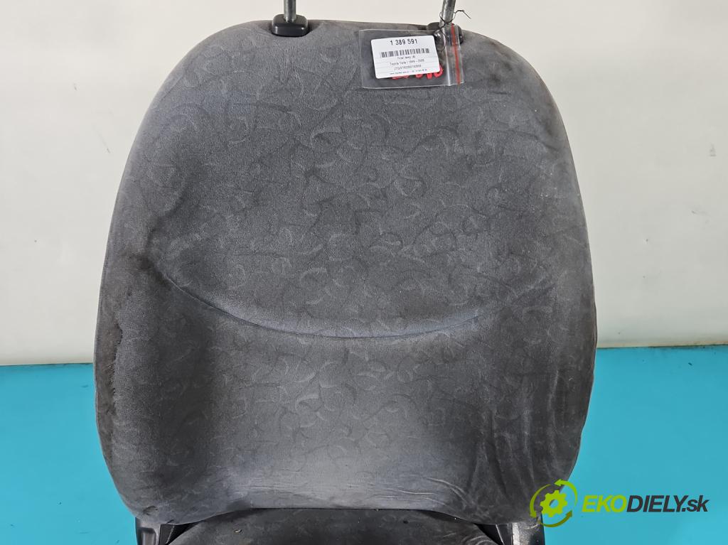 Toyota Yaris I 1999-2005 1.0 vvti 68 HP manual 50 kW 998 cm3 3- Sedačka ľavý  (Sedačky, sedadlá)