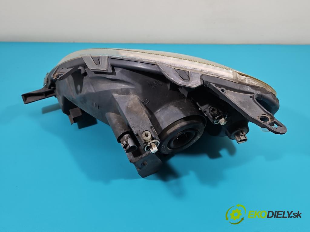 Toyota Yaris I 1999-2005 1.4 D4D 75 HP manual 55 kW 1364 cm3 5- Reflektor: pravý  (Pravé)