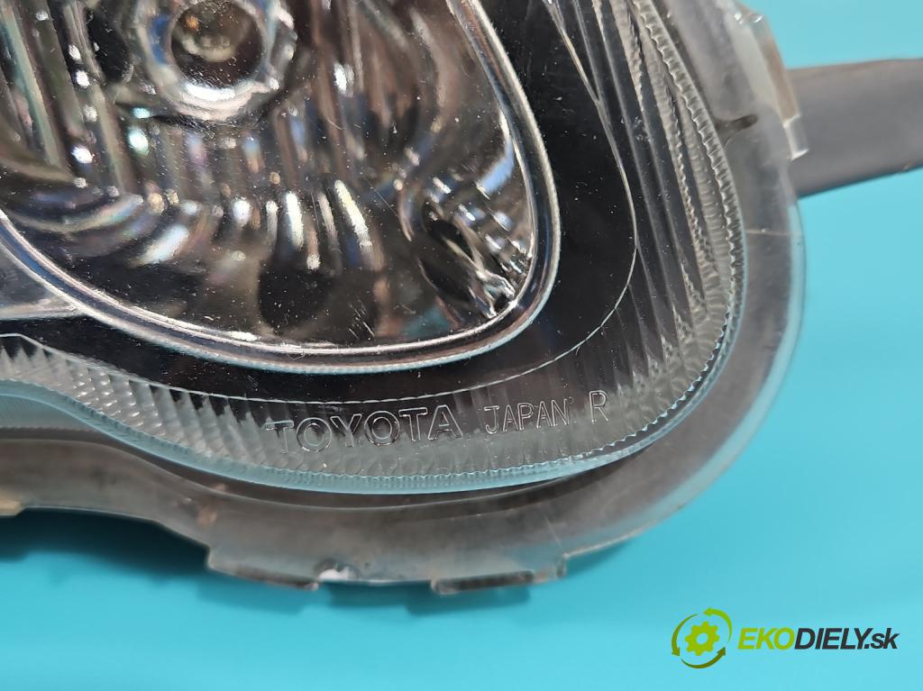 Toyota Yaris I 1999-2005 1.4 D4D 75 HP manual 55 kW 1364 cm3 5- Reflektor: pravý  (Pravé)