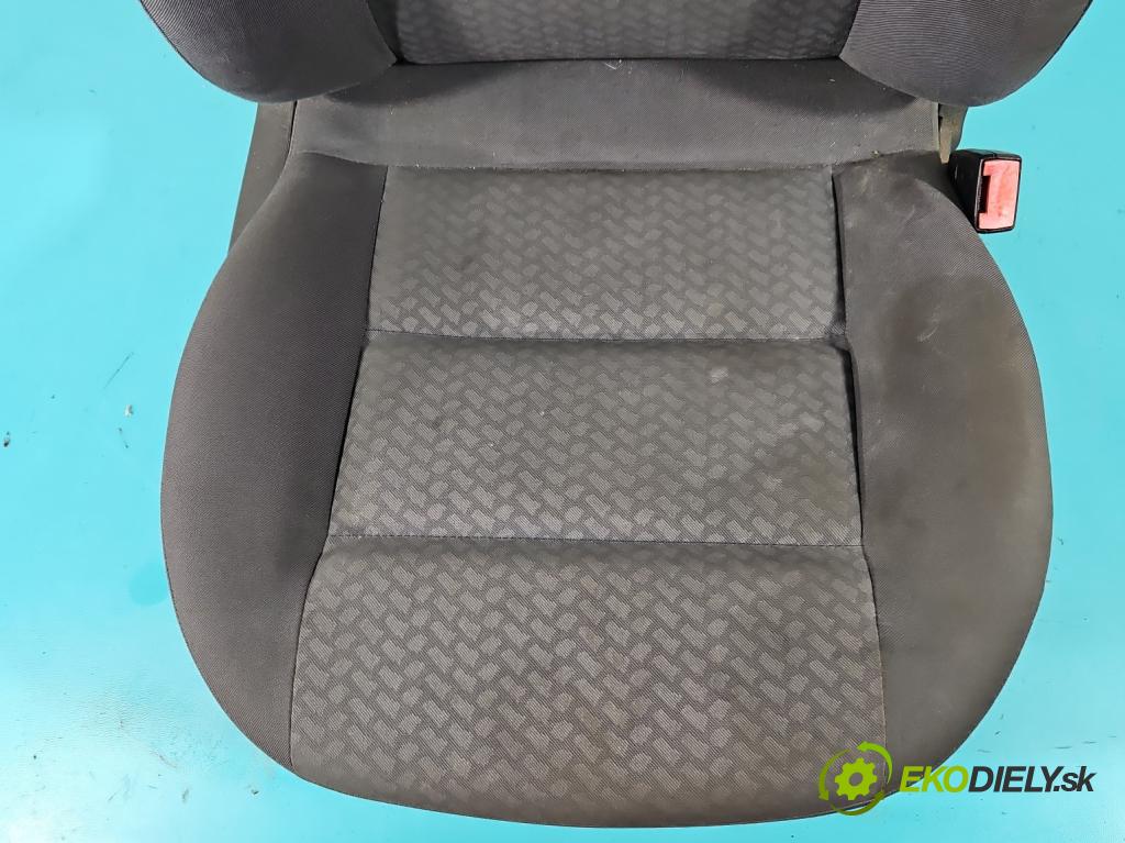 Audi A4 B5 1994-2001 1.9 tdi 110 HP manual 81 kW 1896 cm3 4- Sedačka pravý  (Sedačky, sedadlá)