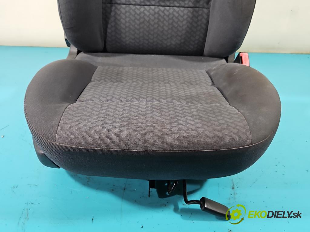 Audi A4 B5 1994-2001 1.9 tdi 110 HP manual 81 kW 1896 cm3 4- Sedačka pravý  (Sedačky, sedadlá)