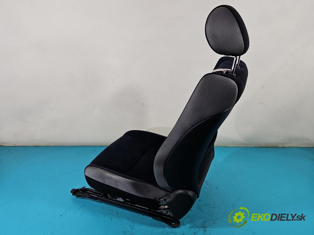 Honda Civic VIII 2006-2011 2.2 140 HP manual 103 kW 2204 cm3 5- Sedačka pravý  (Sedačky, sedadlá)