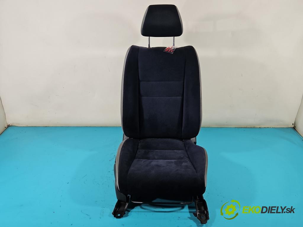 Honda Civic VIII 2006-2011 2.2 140 HP manual 103 kW 2204 cm3 5- Sedačka pravý  (Sedačky, sedadlá)