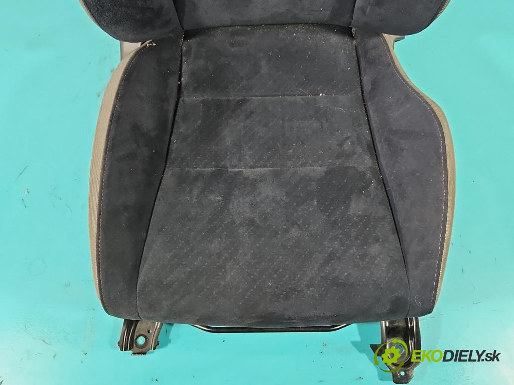 Honda Civic VIII 2006-2011 2.2 140 HP manual 103 kW 2204 cm3 5- Sedačka pravý  (Sedačky, sedadlá)