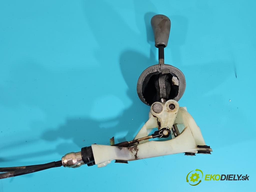 Toyota Yaris I 1999-2005 1.0 vvti 68 HP manual 50 kW 998 cm3 3- Páka: Změny: stupeň,rýchlosť  (Rýchlostné páky / kulisy)