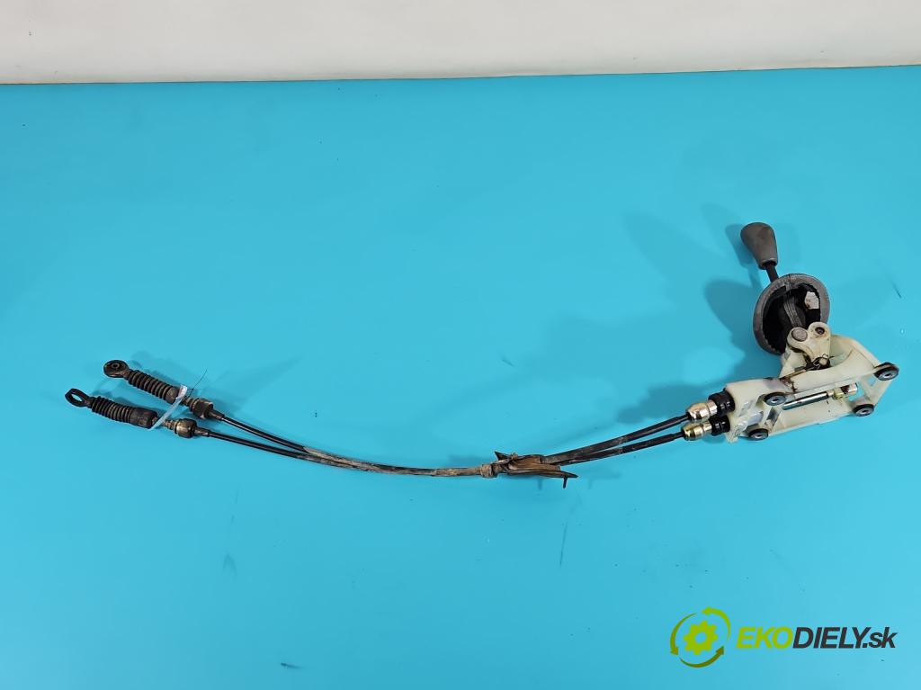 Toyota Yaris I 1999-2005 1.0 vvti 68 HP manual 50 kW 998 cm3 3- Páka: Změny: stupeň,rýchlosť  (Rýchlostné páky / kulisy)