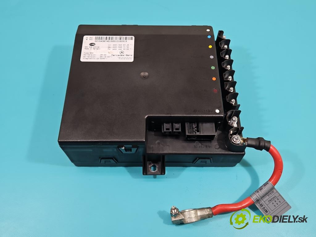 Mercedes S W221 2005-2013 5.5 V8 387KM automatic 285 kW 5462 cm3 4- skříňka pojistková A2215408745 (Pojistkové skříňky)