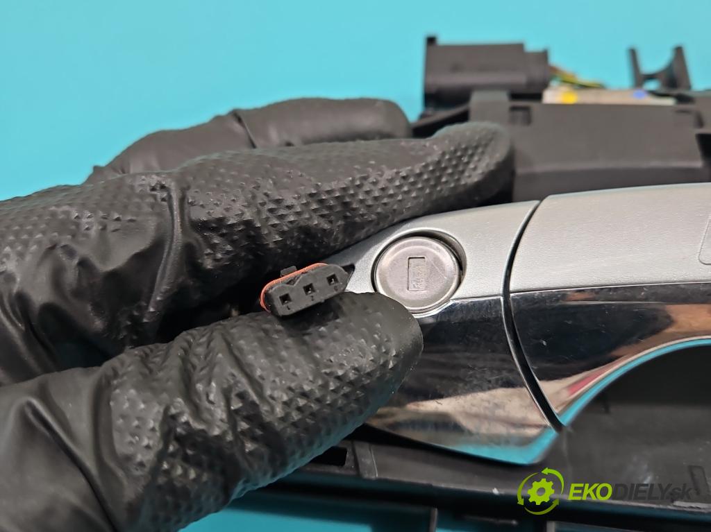 Mercedes S W221 2005-2013 5.5 V8 387KM automatic 285 kW 5462 cm3 4- rukoväť predné ľavé mimo: A2217600534 (Vonkajšie predné ľavé)