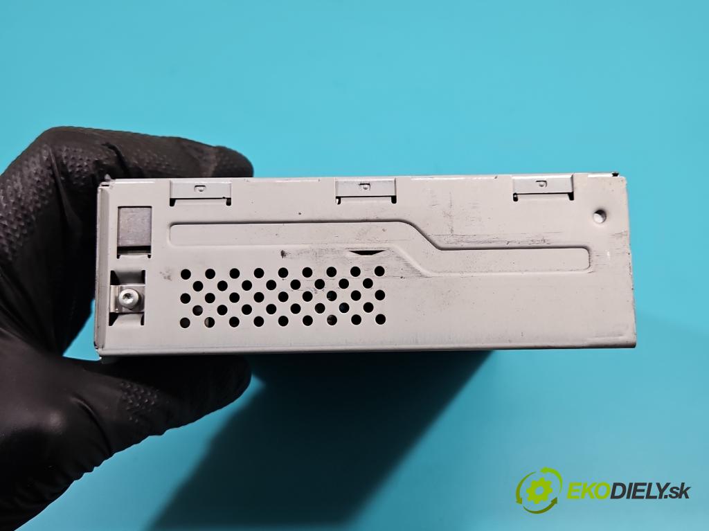 Mercedes S W221 2005-2013 5.5 V8 387KM automatic 285 kW 5462 cm3 4- Zesilovač: A2218207289 (Zesilovače)