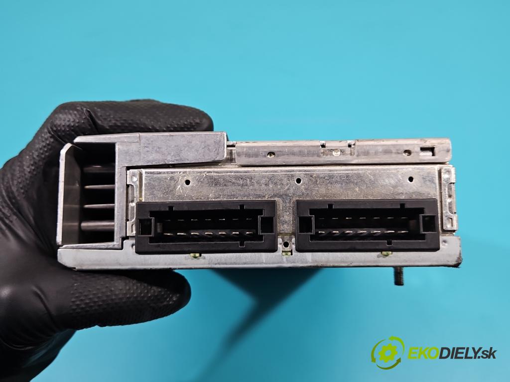 Mercedes S W221 2005-2013 5.5 V8 387KM automatic 285 kW 5462 cm3 4- Zesilovač: A2218206789 (Zosilňovače)