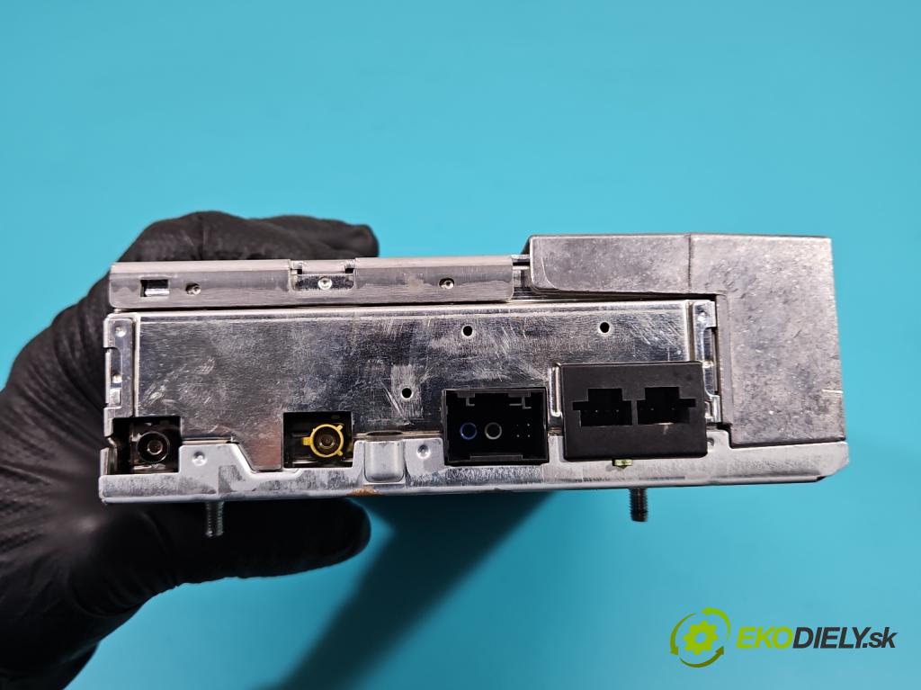 Mercedes S W221 2005-2013 5.5 V8 387KM automatic 285 kW 5462 cm3 4- Zesilovač: A2218206789 (Zosilňovače)