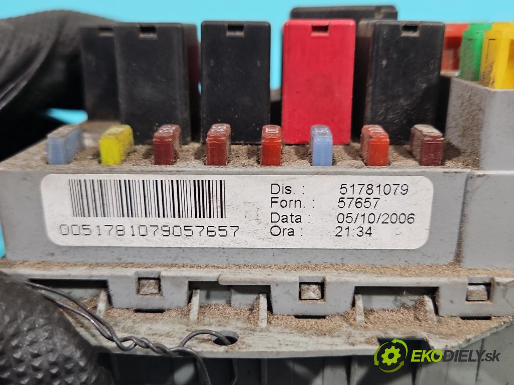 Fiat Stilo 1.6 16V 105 hp manual 77 kW 1598 cm3 3- skříňka pojistková 51781079 (Pojistkové skříňky)