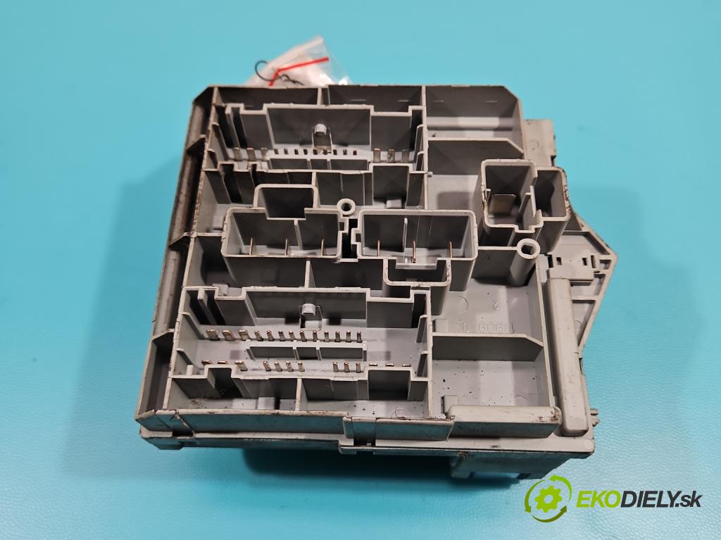 Fiat Stilo 1.6 16V 105 hp manual 77 kW 1598 cm3 3- skříňka pojistková 51781079 (Pojistkové skříňky)