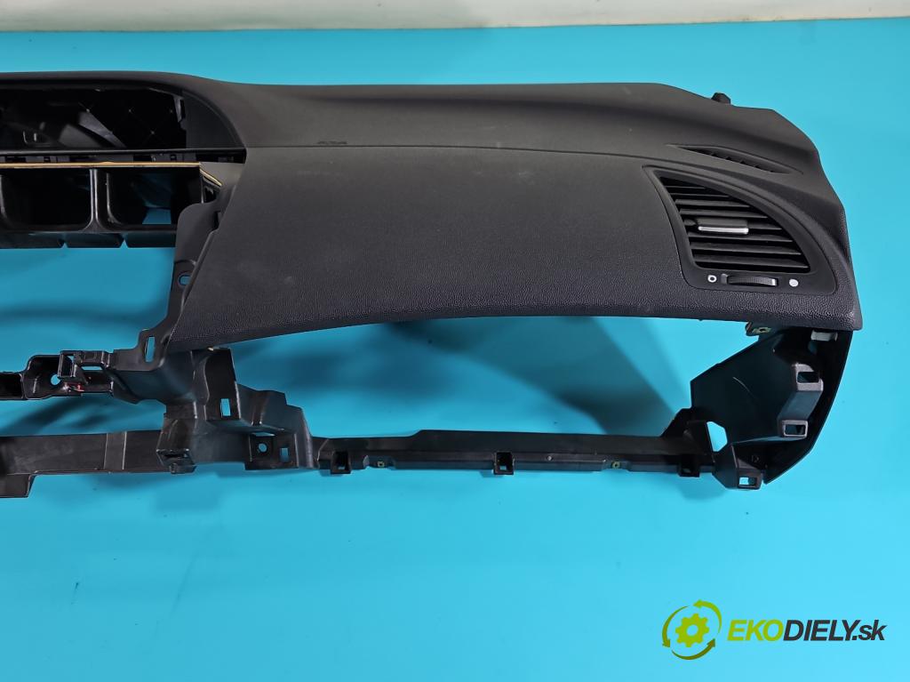 Honda Civic VIII 2006-2011 2.2 140 HP manual 103 kW 2204 cm3 5- kokpit,pristrojová doska rozdeľovacia