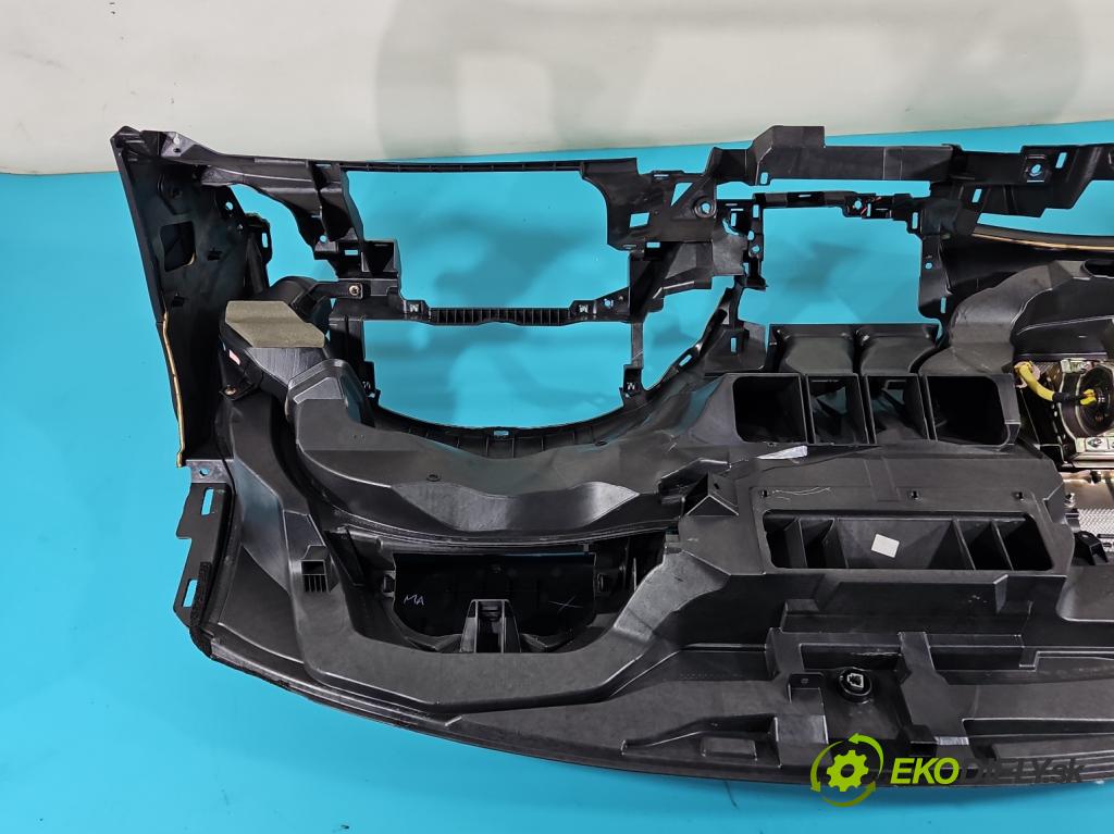 Honda Civic VIII 2006-2011 2.2 140 HP manual 103 kW 2204 cm3 5- kokpit,pristrojová doska rozdeľovacia
