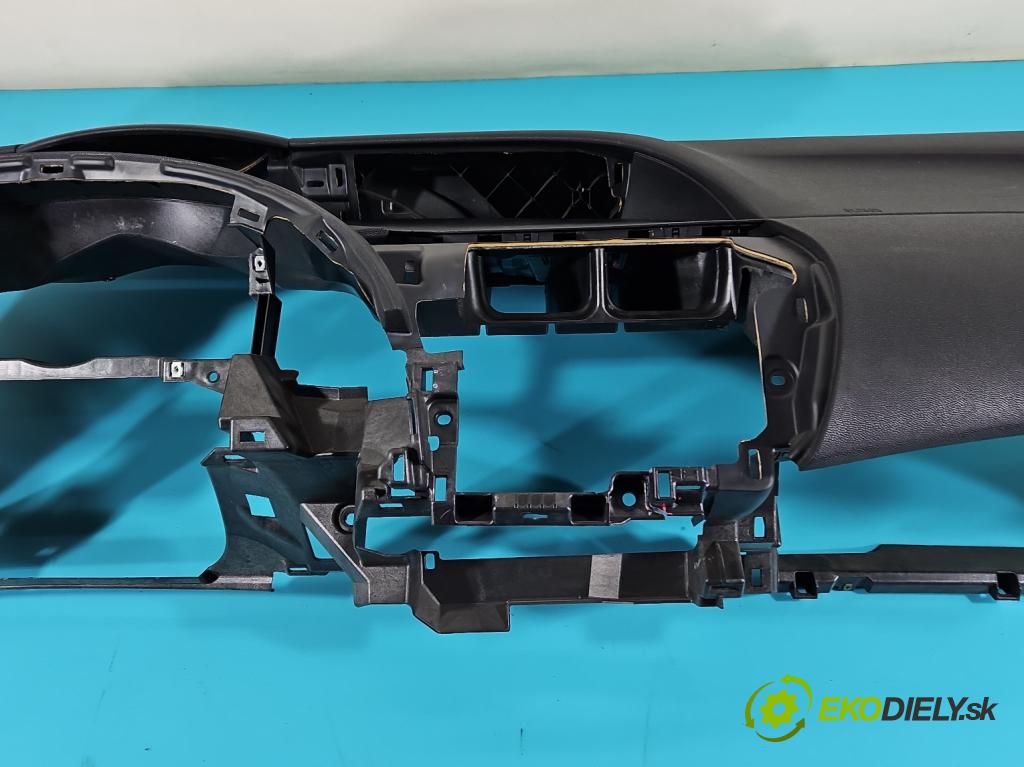 Honda Civic VIII 2006-2011 2.2 140 HP manual 103 kW 2204 cm3 5- kokpit,pristrojová doska rozdeľovacia