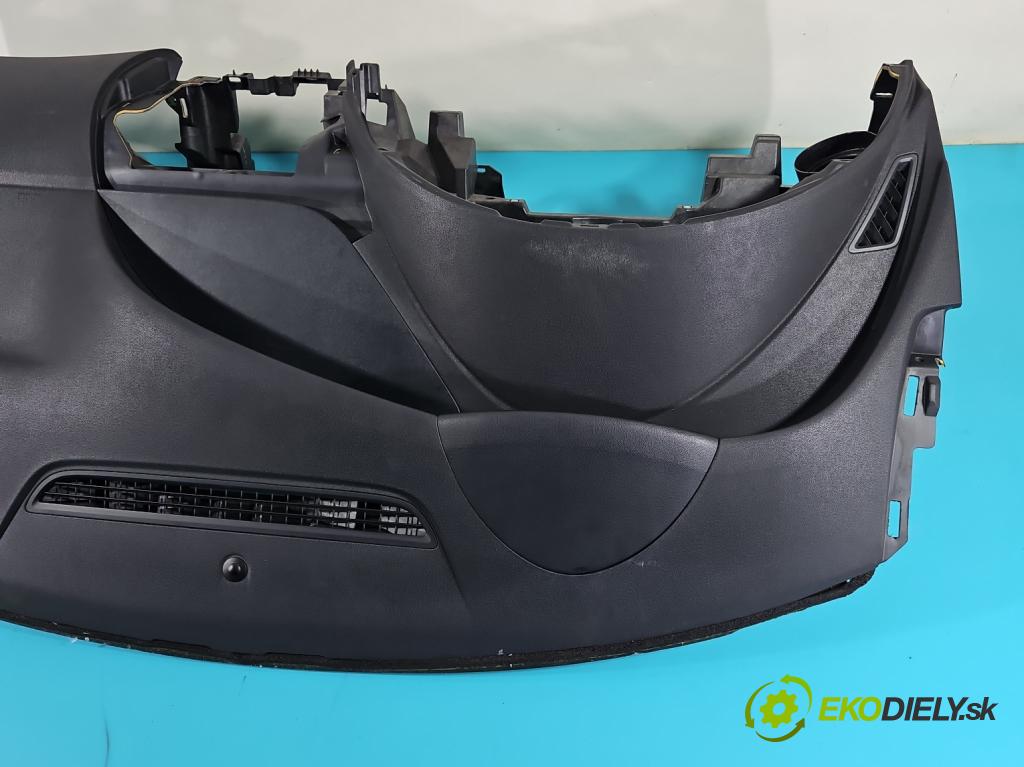 Honda Civic VIII 2006-2011 2.2 140 HP manual 103 kW 2204 cm3 5- kokpit,pristrojová doska rozdeľovacia
