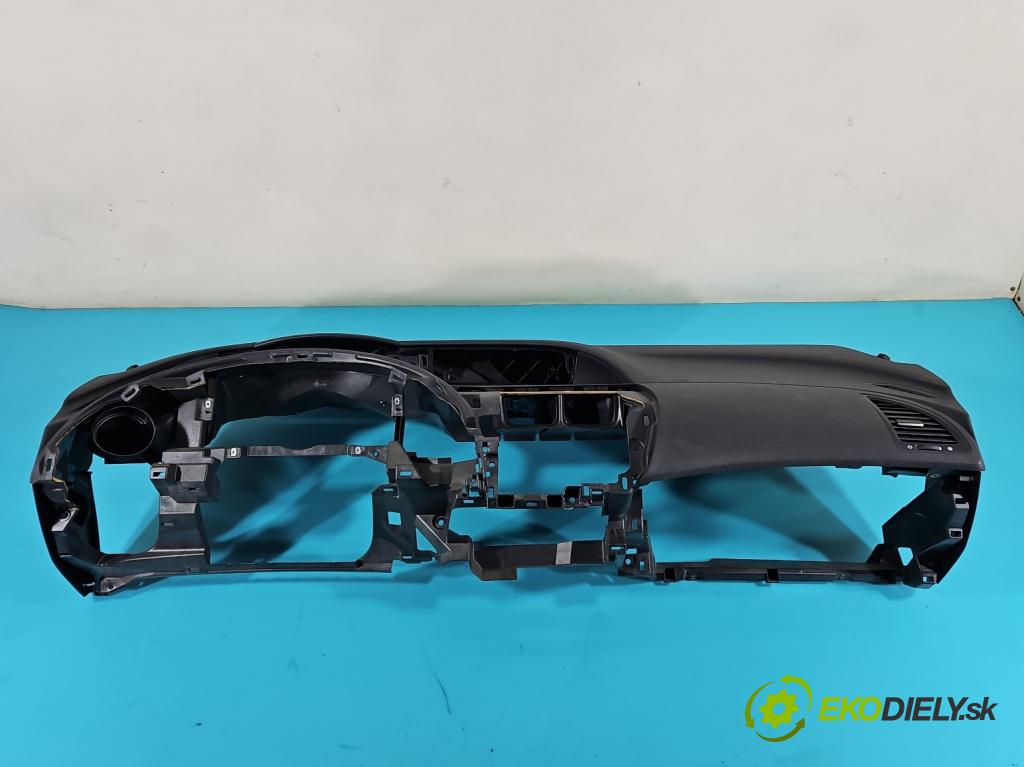 Honda Civic VIII 2006-2011 2.2 140 HP manual 103 kW 2204 cm3 5- kokpit,pristrojová doska rozdeľovacia 